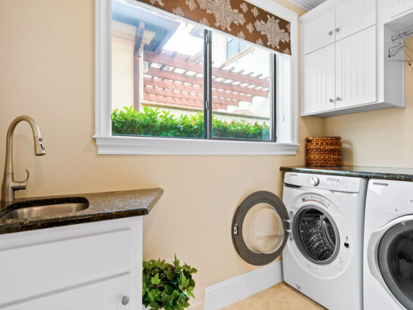 Luxurious 4-Bedroom Vacation Rental Near Disney - Private Pool